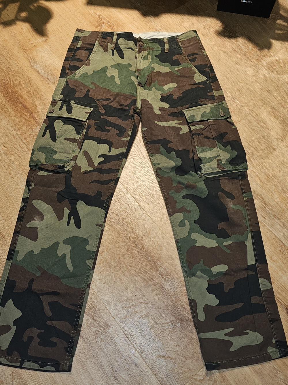 Levi's mens Woodland Camo Cargo Pants 30x30 NWOT